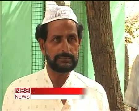 Watch Devotees offer pots to conserve water in Dargah Video