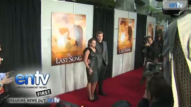 Watch Miley Cyrus & Liam Hemwsorth Engaged: Confirmed, Proposal With A  Giant Diamond Ring Video