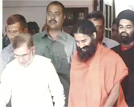 Watch Sharad Yadav meets Ramdev, slams govt on black money Video