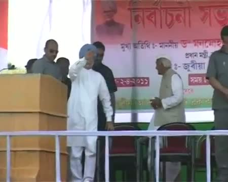 Watch Anna Hazare takes a U turn, gives clean chit to PM Video