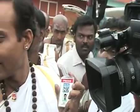 Watch Journalists walk out of Nithyananda's press conference Video