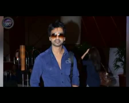 Watch Stars arrive for IIFA AWARDS 2012 IN SINGAPORE Video