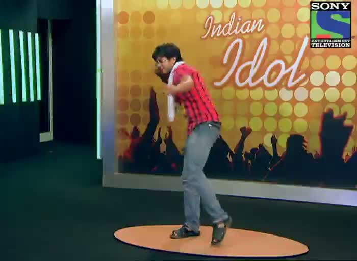 Watch INDIAN IDOL SEASON 6 - EPISODE 3 - FUNNY MOMENTS - BOY SINGS AGGRESSIVELY AT KOLKATA AUDITONS Video