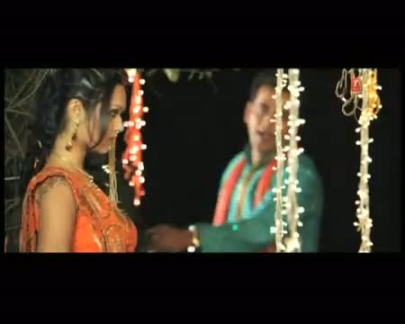 Watch Umariya Ba Solah Satrah (Full Bhojpuri Hot Video Song) Jala Deb Duniya Tohar Pyar Mein Video