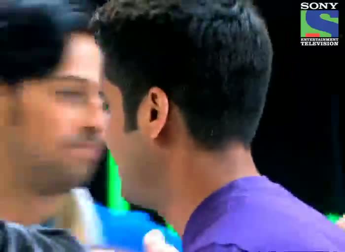 Watch INDIAN IDOL SEASON 6 - EPISODE 4 - EMOTIONAL MOMENTS - HARIT DIXIT AT AHMEDABAD AUDITION Video