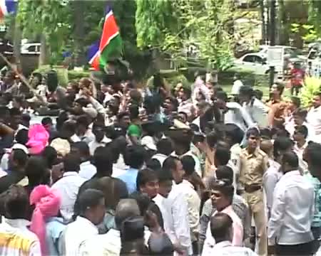 Watch Suresh Kalmadi heckled by BJP, MNS workers Video