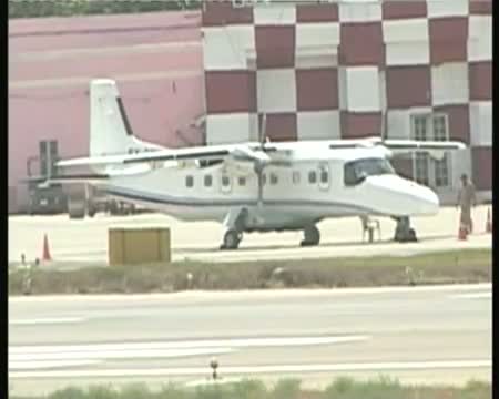 Watch Mysterious aircraft lands in Jaipur Video