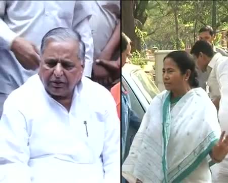 Watch Mamata Banerjee arrives in Delhi, meets Mulayam Singh Video