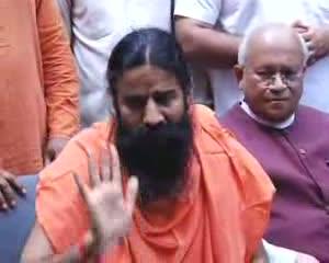 Watch Ramdev meets Mulayam, gets support on black money Video