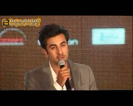Watch Ranbir Kapoor turns Kareena Kapoor for IIFA AWARDS 2012 Video