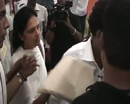 Watch Godman Nityananda surrenders in Bangalore Video