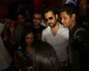 Watch Dibakar and Emraan celebrate Shghai's success with popcorns Video