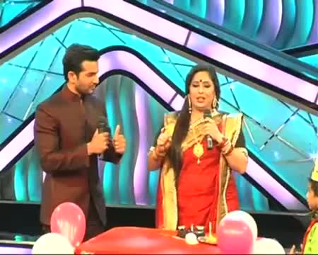 Watch Disco dancer Mithun da celedrates birthday on DID sets Video