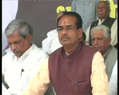 Watch Shivraj to observe fast against soaring fertiliser prices Video