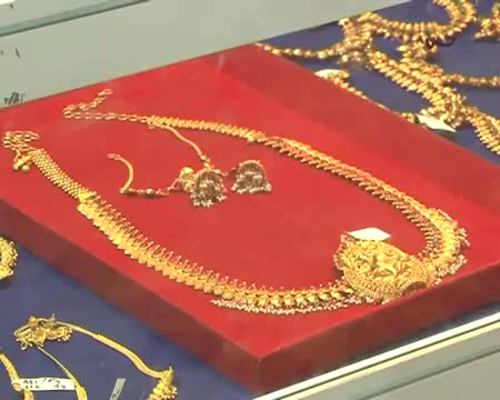 Watch Gold climbs to all time high of Rs 30,550 Video