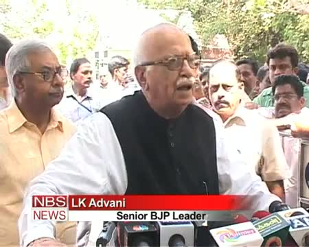 Watch Advani meets Jaya, discusses Presidential election Video