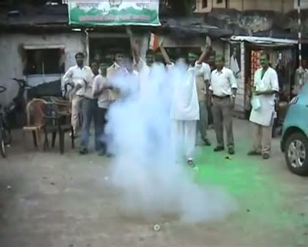 Watch WB breaks into celebrations Video
