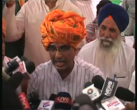 Watch Shivraj Singh Chouhan sits on one day fast Video
