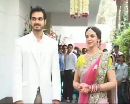 Watch Check Out Esha's wedding dress Video