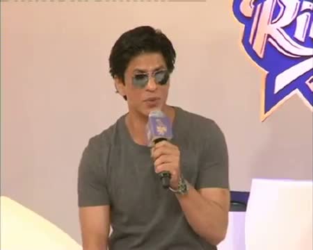 Watch SRK Katrina starrer titled Yeh Kaha aa Gaye Hum Video