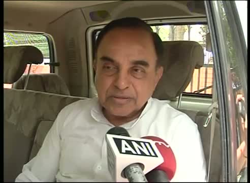 Watch Subramanian Swamy meets Kalam, wants him to contest Video