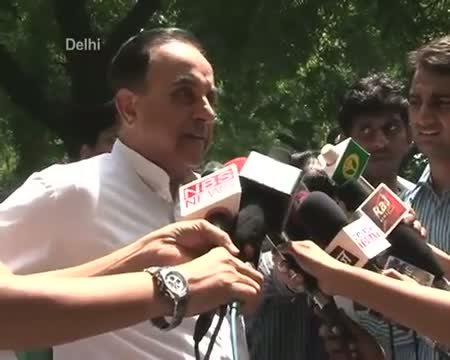 Watch Swamy meets Advani, asks to support Sangma Video