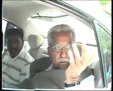 Watch Gujarat BJP rift Keshubhai Patel meets Advani Video
