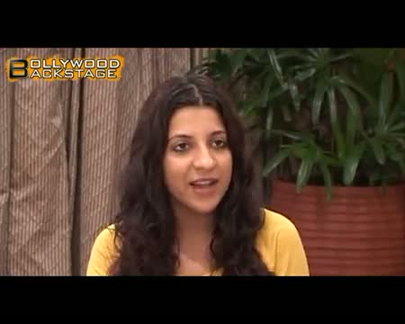 Watch IIFA 2012 hosts Shahid Kapoor & Farhan Akhtar in Zoya's next Video