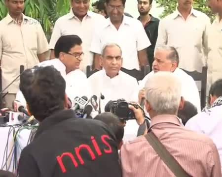 Watch SP refuses to react on Alvi's comment Video
