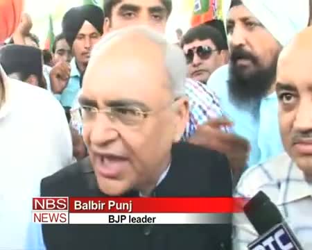 Watch Sidhu uses Elephant as prop to protest rise Video