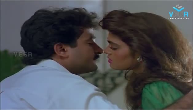 Watch Silk Smitha Kissing To Mahesh Babu - Play Girls Video