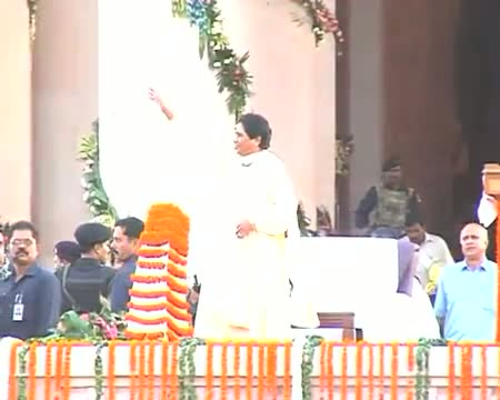 Watch Akhilesh going soft on BSP Video