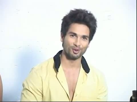 Watch Shahid Kapoor Is Bored Of Priyanka Chopra video Video
