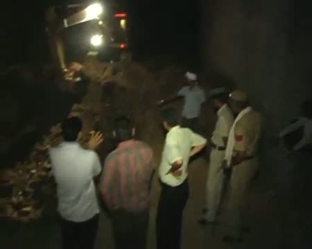 Watch Rescue team reaches trapped girl in borewell Video