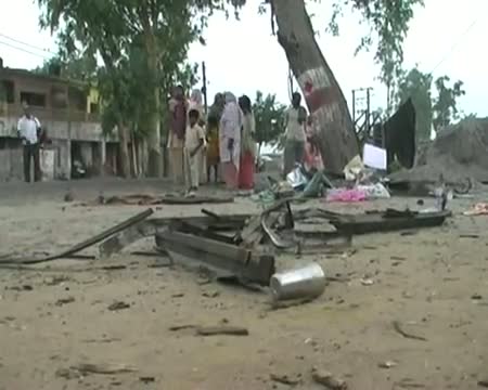 Watch 14 Die in bus collision in Amroha Video