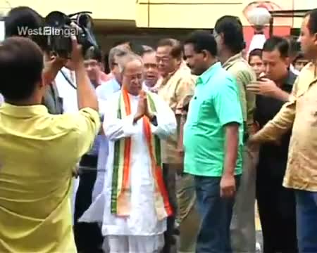 Watch Pranab quits politics, resigns from FM post Video