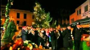 Watch Mr Bean - Christmas Tree Video