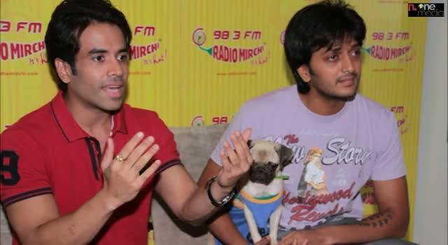 Watch Kya Super Kool Hain Hum Movie Pramotion at Radio Mirchi Fm Studio- Ritesh Deshmukh,Tusshar Video