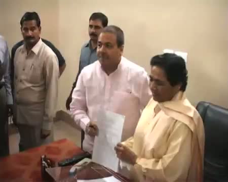 Watch Rajiv Shukla meets Mayawati over presidential poll Video