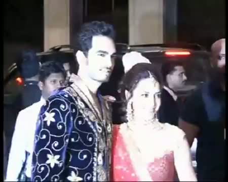 Watch Esha Wedding The mystery of missing Dharmendra solved Video