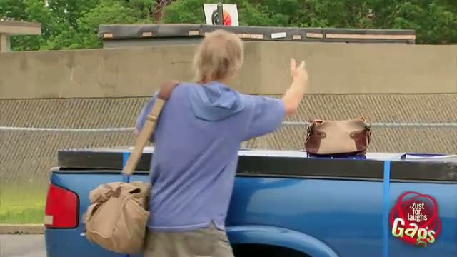Watch This handbag has a mind of it's own - Funny Video Video
