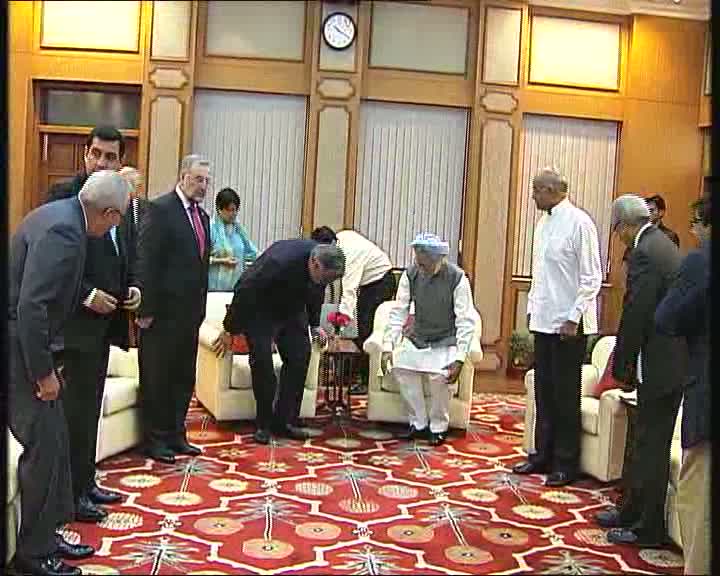 Watch President of the Republic of Paraguay, Mr. Fernando Lugo Mendez meeting the Prime Minister, Dr. Manmohan Singh, in New Delhi on May 25, 2012. Video