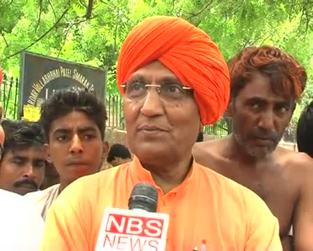 Watch Swami Agnivesh extends support to Dalit farmers Video