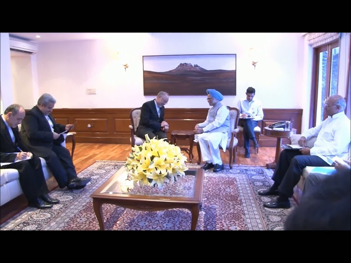 Watch Foreign Minister of Iran, Ali Akbar Salehi meeting the Prime Minister, Dr. Manmohan Singh, in New Delhi on June 01, 2012. Video