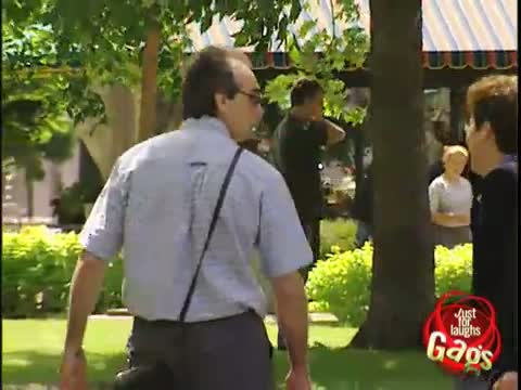 Watch Painter's Green Hand Prank - Funny Video. Video