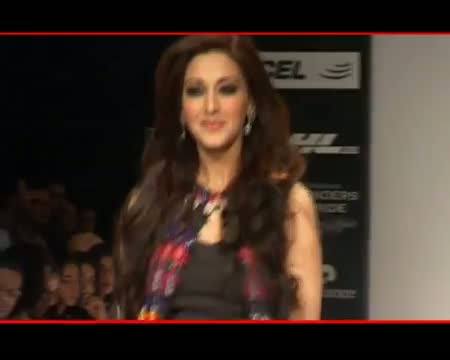Watch Sonali Bendre returns to films wUpon A Time In Mumbai Again Video