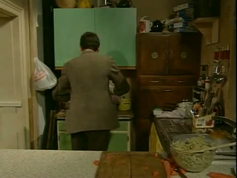 Watch Mr Bean and the Christmas Turkey - Mr. Bean und der Weihnachts-Truthahn Video