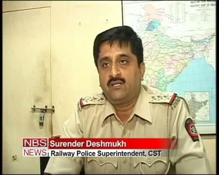 Watch Child kidnapper caught on CCTV at Mumbai CST Video