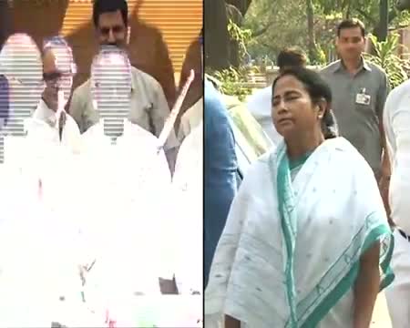 Watch Pranab meets CPIM leaders; snubs Mamata Video