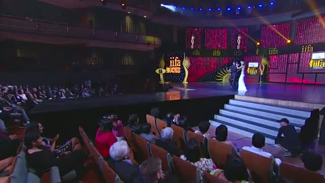 Watch Sonakshi Sinha, Priyanka Chopra & Shafqat Amaanat Ali perform at IIFA Rocks 2012 Video